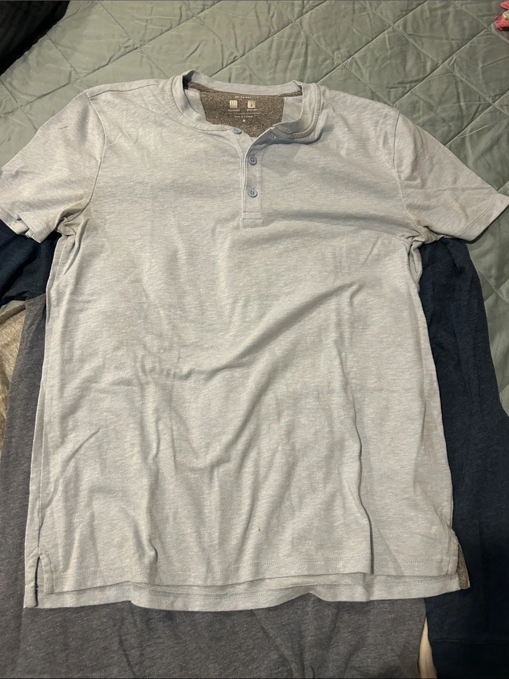 Henley 3 pack men’s tshirt. Med